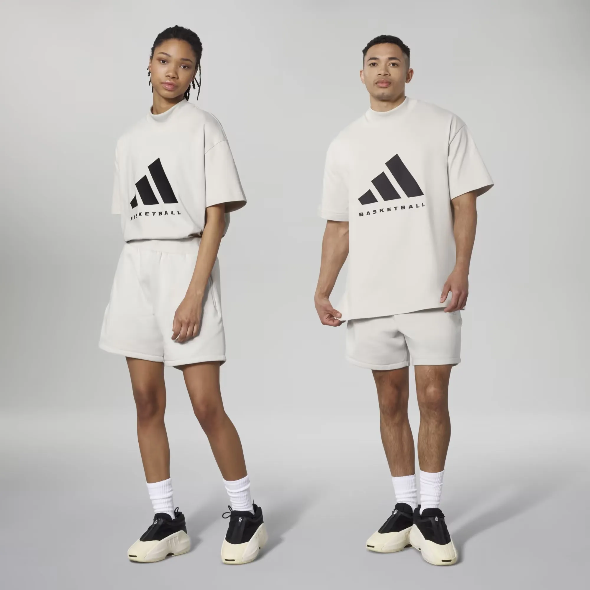 Adidas Originals | BASKETBALL T-SHIRT  { TALC